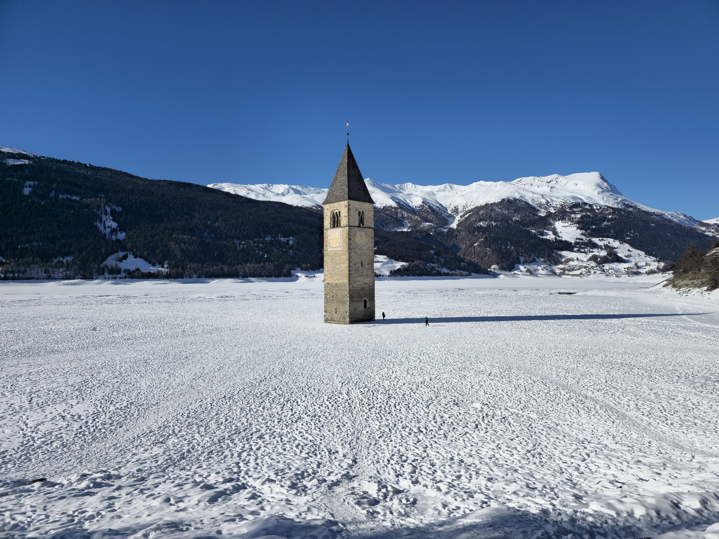 Reschensee (Campanile di Curon) lakeside viewpoint